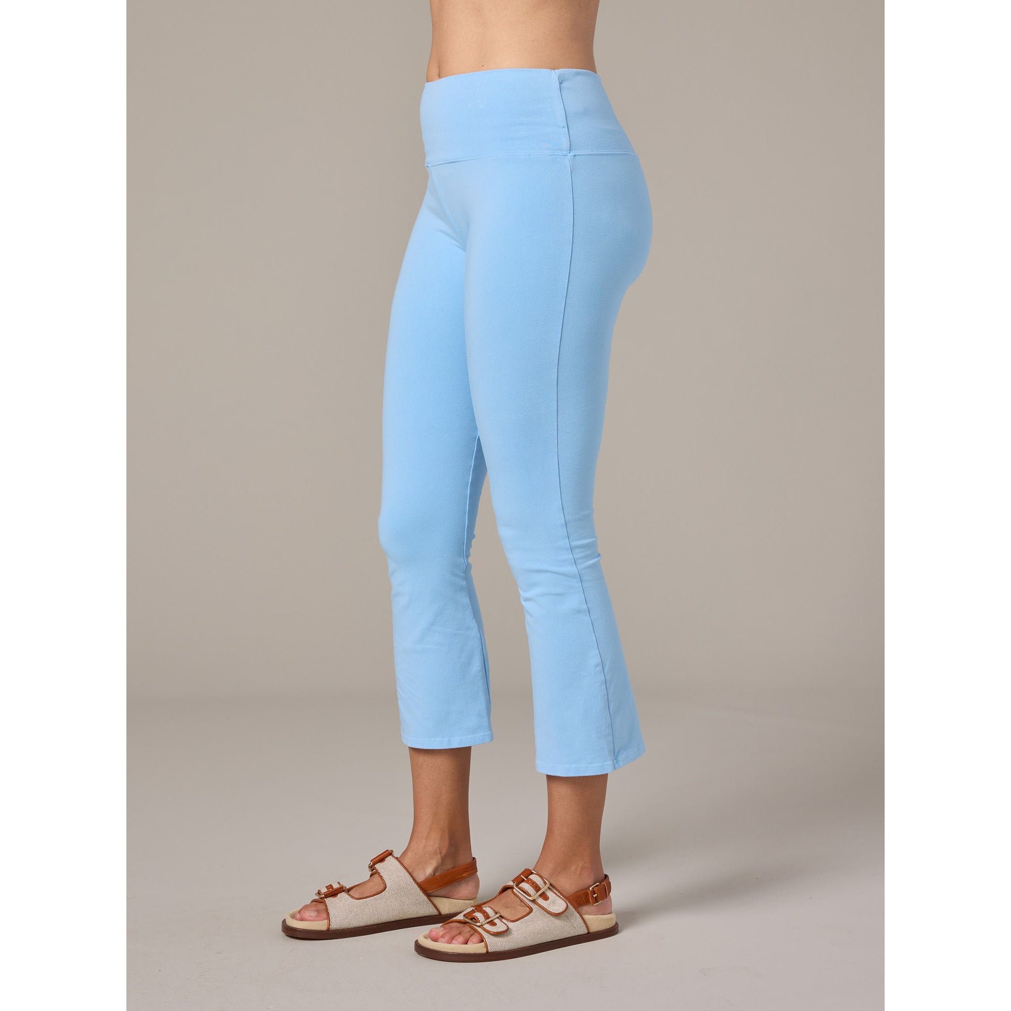 Cutloose Kick Flare Leggings in black, featuring a high waistband and flared leg design, shown on a model.