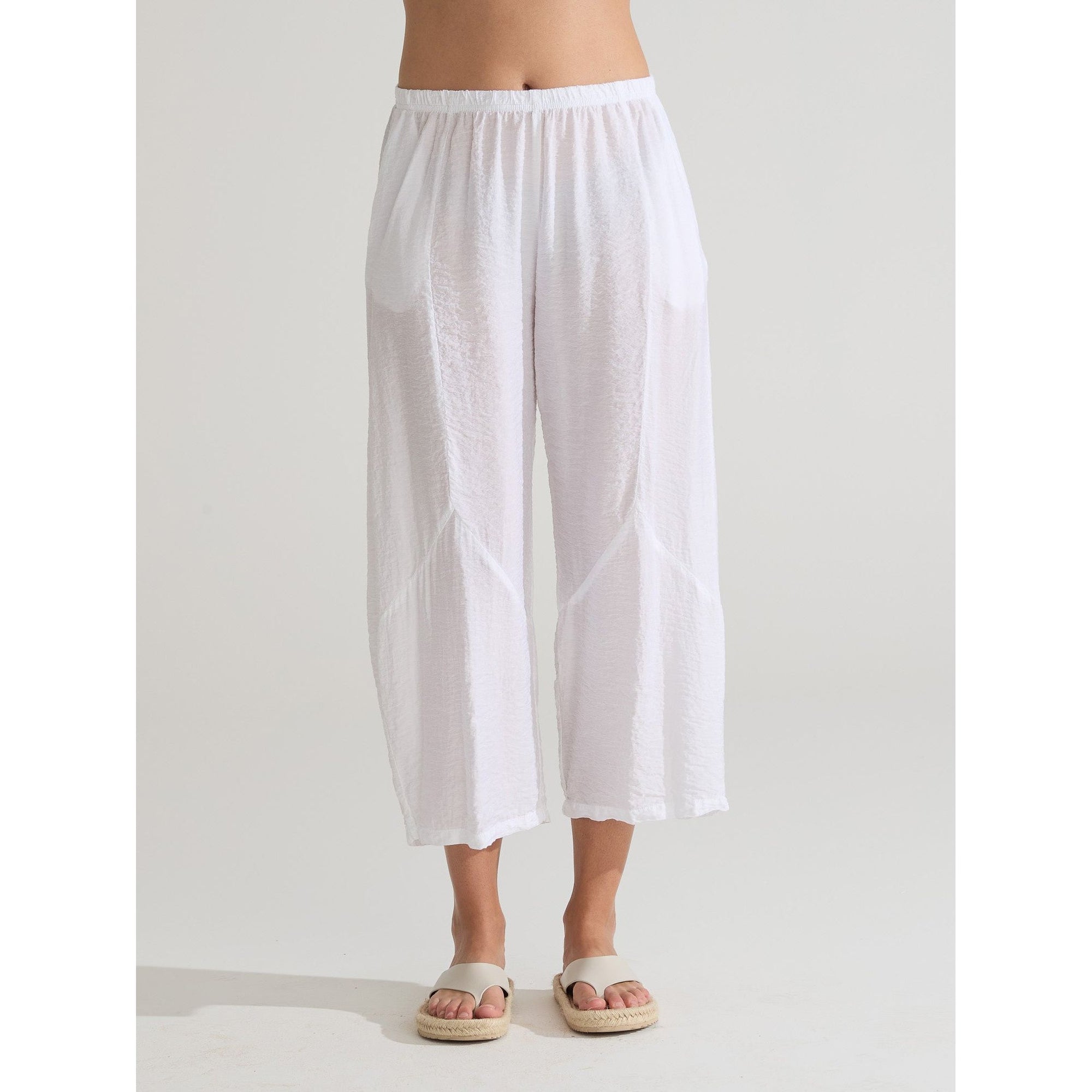 Cutloose Barrel Crop Parachute Pants in black with a relaxed fit and drawstring waist, featuring lightweight, breathable fabric.