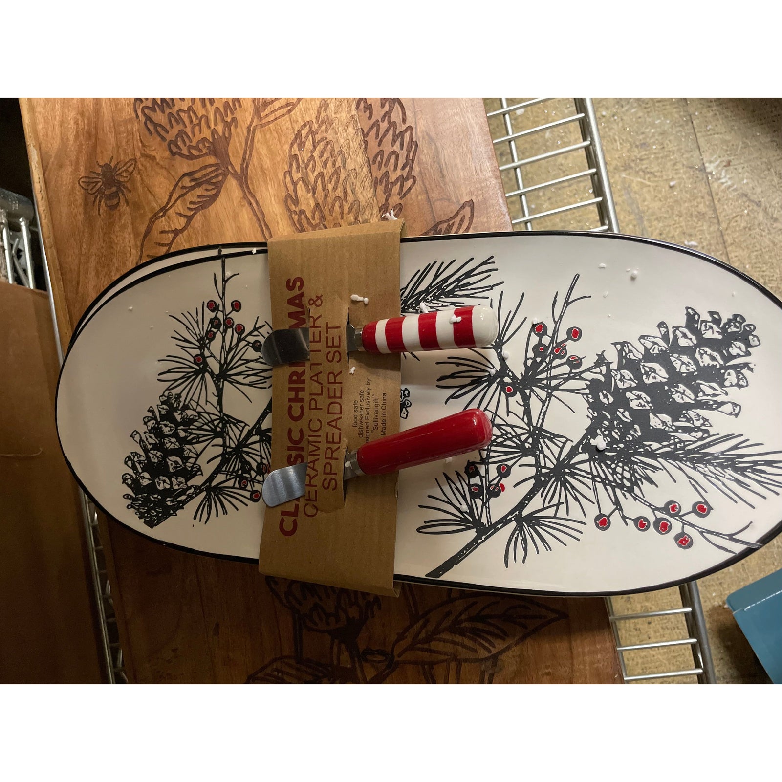 Oval Platter Pine cones black red - Zinnias Gift Boutique