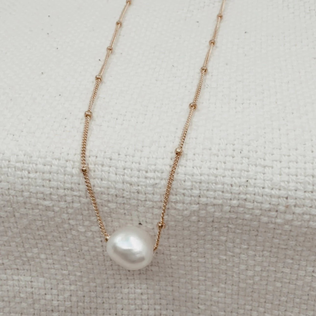 38th Ave Floating Pearl Necklace - Zinnias Gift Boutique
