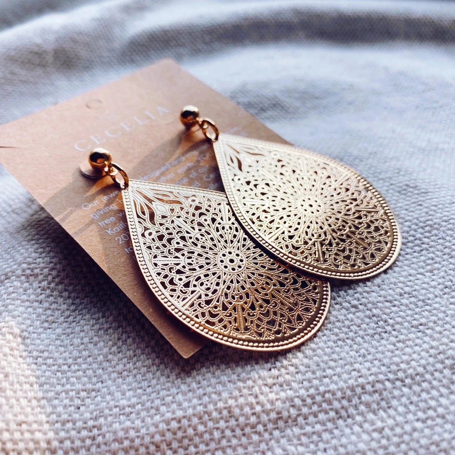 Mandala teardrop filigree - Zinnias Gift Boutique