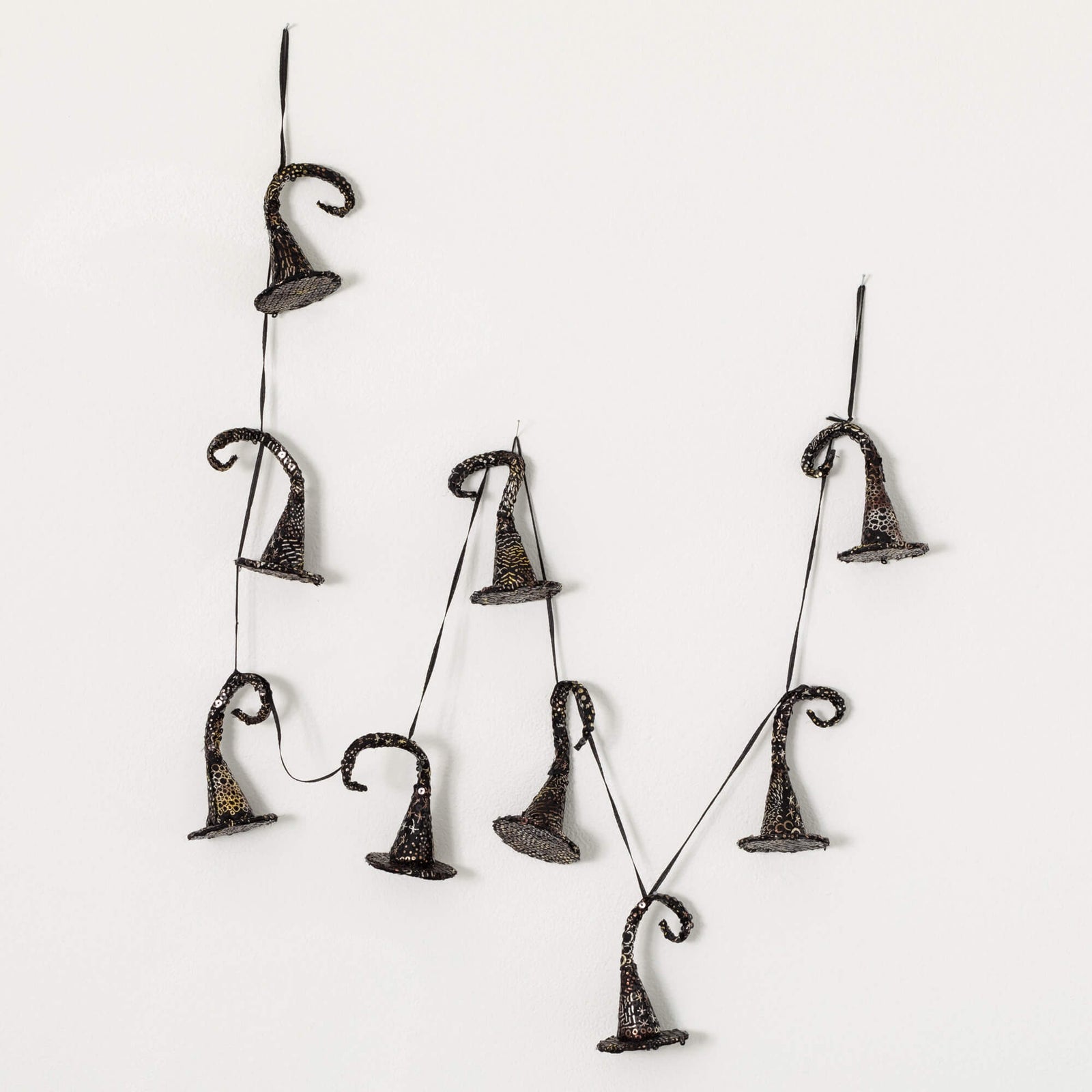 BLACK WITCH HAT GARLAND - Zinnias Gift Boutique